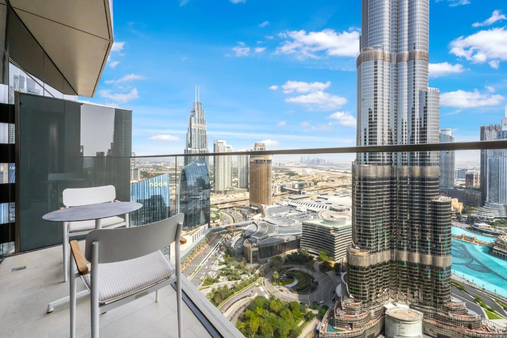 هتل فام لیوینگ - بیوتیفول 3 بد رومز وید آنابستراکتد برج خلیفه ویو - FAM Living - Beautiful 3 Bedrooms with unobstructed Burj Khalifa View