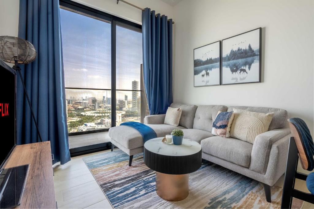 هتل گست ردی - تاچ د اسکای این جی وی سی - GuestReady - Touch the sky in JVC