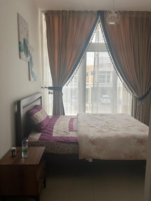 هتل شایدد ویلا این دماک هیلز 2 - فیمیل اولی - Shared Villa in Damac Hills 2 - Female only