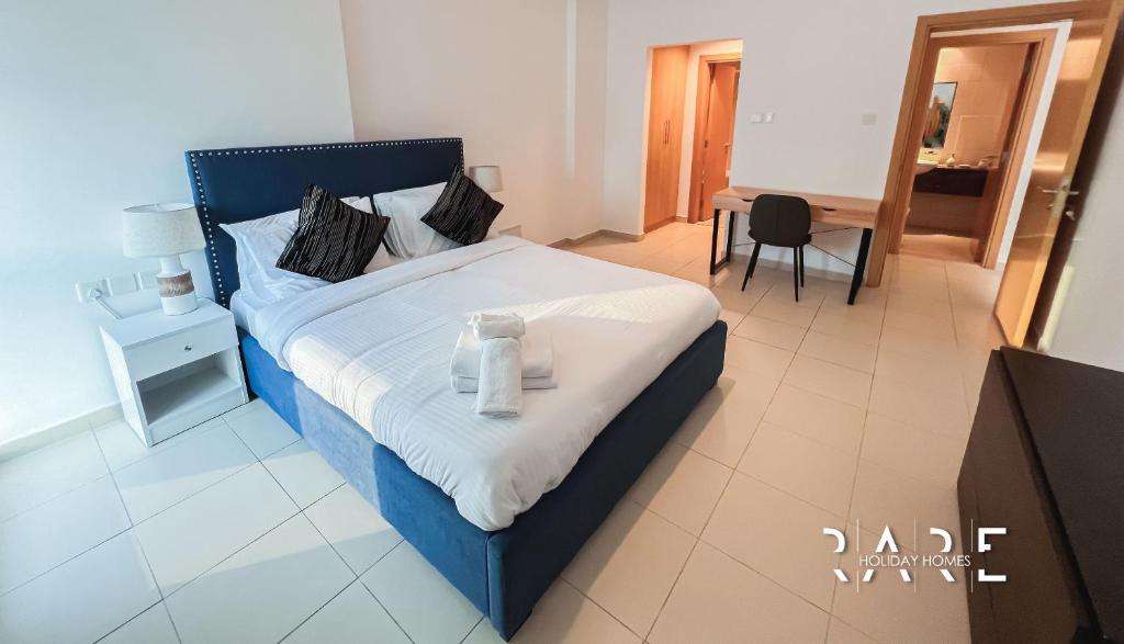 هتل رر هالیدی هوم - اوورلوکینگ کانال اند برج خلیفه - نیر دبی مال - کلیتون - آر303 - RARE Holiday Home - Overlooking Canal and Burj Khalifa - Near Dubai Mall - Clayton - R303