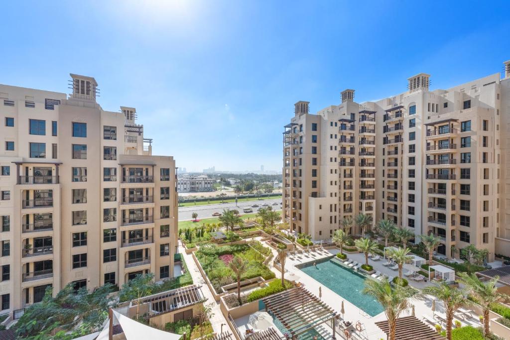 هتل الیوینگ 1 بی آر - آسایل 3 میراس نیر برج العرب مینا در جمیرا الیوینگ - ALiving 1BR - Asayel 3 Miras Near Burj AlArab Madinat Jumeirah Living