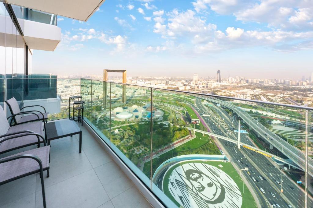 هتل فَم لیوینگ - ۲ بد روم هوم کلاز تو دبی فریم - FAM Living - 2 Bedroom Home close to Dubai Frame