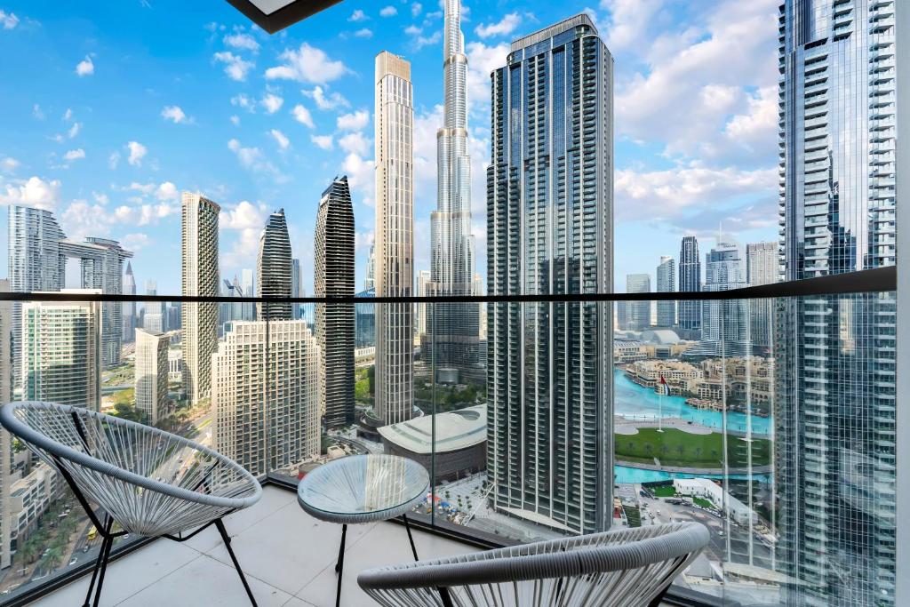 هتل فم لیوینگ - مدرن 3 بد+میدروم هوم این دمتاؤن برج ویو - FAM Living - Modern 3 Beds+Maidroom Home in Downtown Burj view