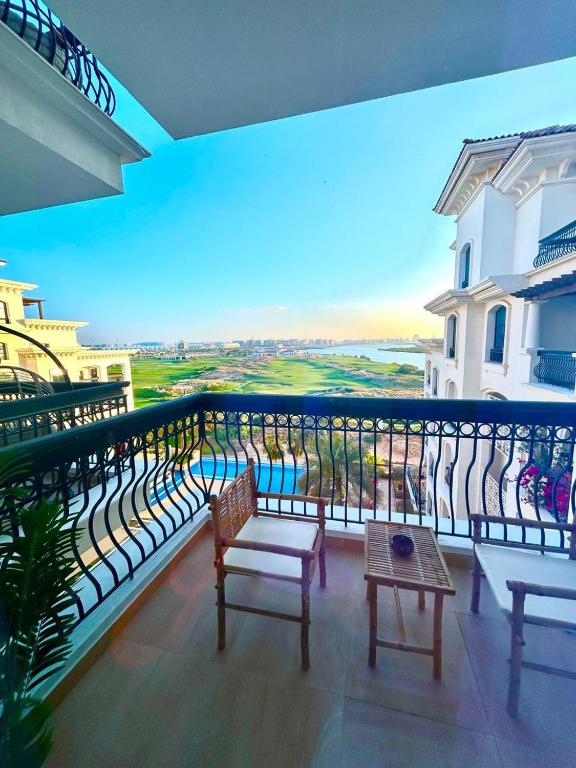هتل هارت آف یاس آیلند-پول-بالکونی-۱۰ mins2 ائیرپورت ۵۱۰ Heart of Yas Island-Pool-Balcony-10mins2Airport510