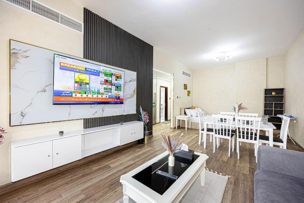 هتل یک بی‌اچ‌کی ویت آ هیوژ اسپیس آو 6 فمیلی ممبرز - 1bhk with a Huge Space of 6 Family Members