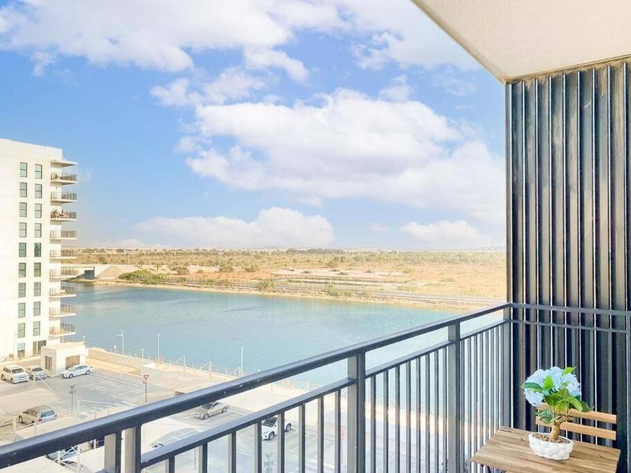 هتل استودیو این یاس ویت کانال ویو Studio in Yas with canal view