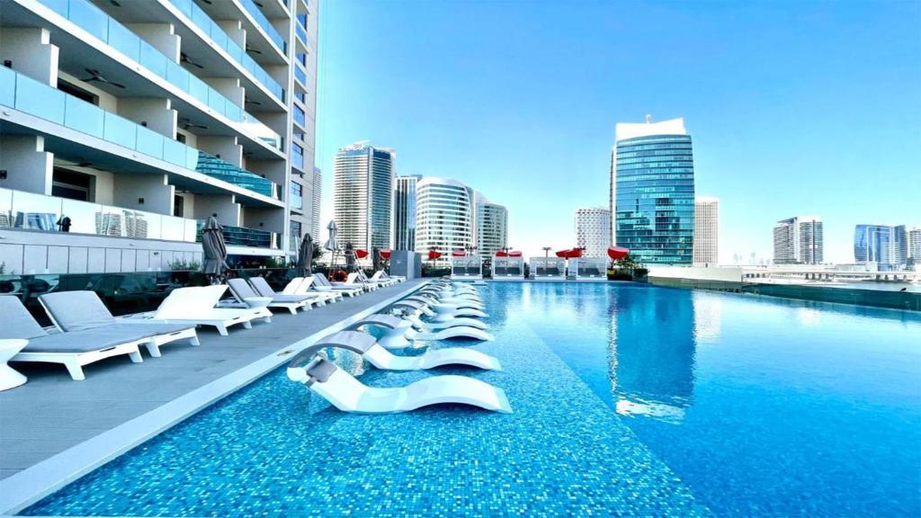 هتل لاکچری 2 بیدروم ویت ویو-دوبی بیزنس بی - Luxury 2 Bedroom with view-Dubai Business bay
