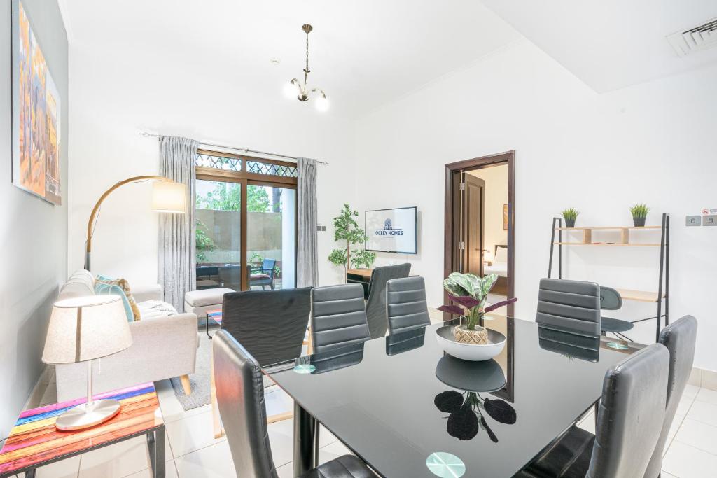 هتل اِلگنت هوم وید پرایوت گاردن این داونتاون - Elegant Home with Private Garden in Downtown