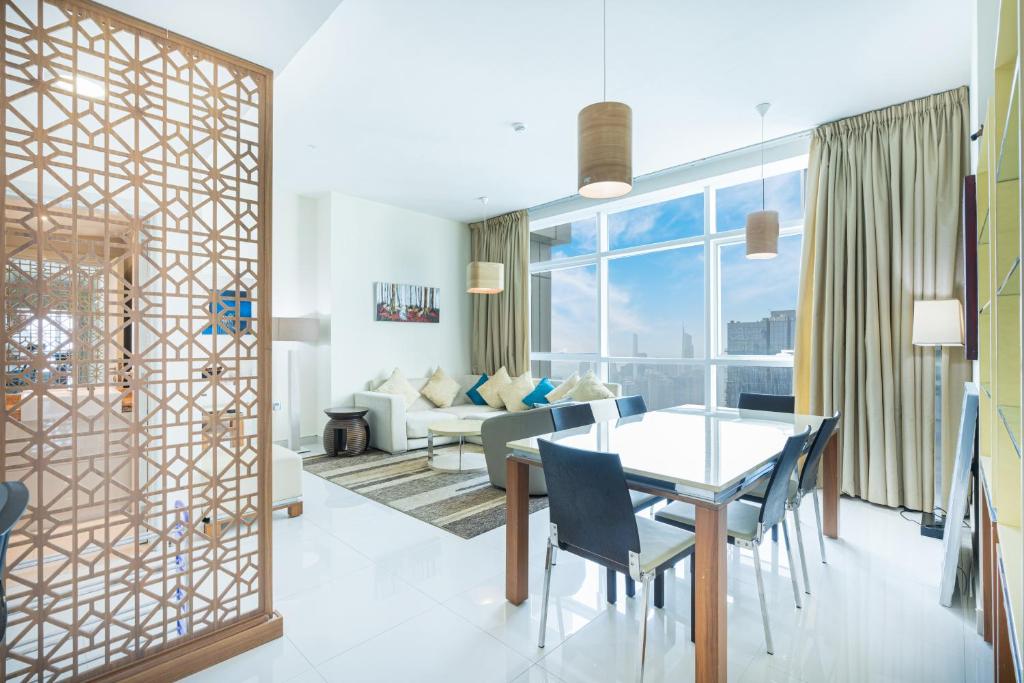 هتل اگلنک هوم آن سیکس‌فورت فلور ویت استنینگ پالم ویوز - Elegant Home on 64th Floor with Stunning Palm Views