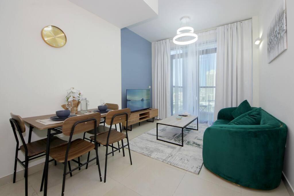 هتل سنترال پارک جی‌وی‌سی 1 بی‌اچ‌کی آپارتمان - Central Park Jvc 1 Bhk Apartment
