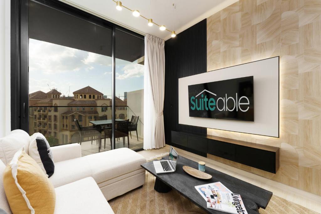 هتل پریمیوم لیوینگ آپارتمان این جی وی سی بای سوئیتبل - Premium Living Apartment in JVC by Suiteable