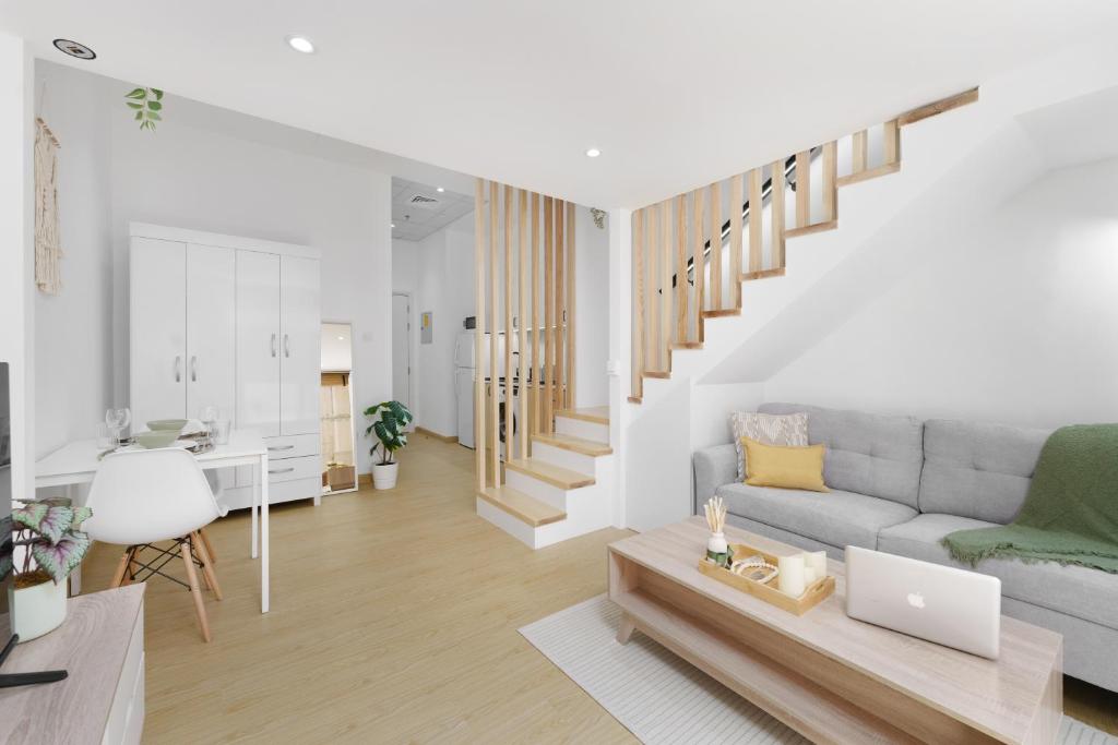هتل اِلوِیِتد لیوینگ این آر یونیك لافت آپارتمنت - جی وی سی - Elevated living in our unique loft apartment - JVC