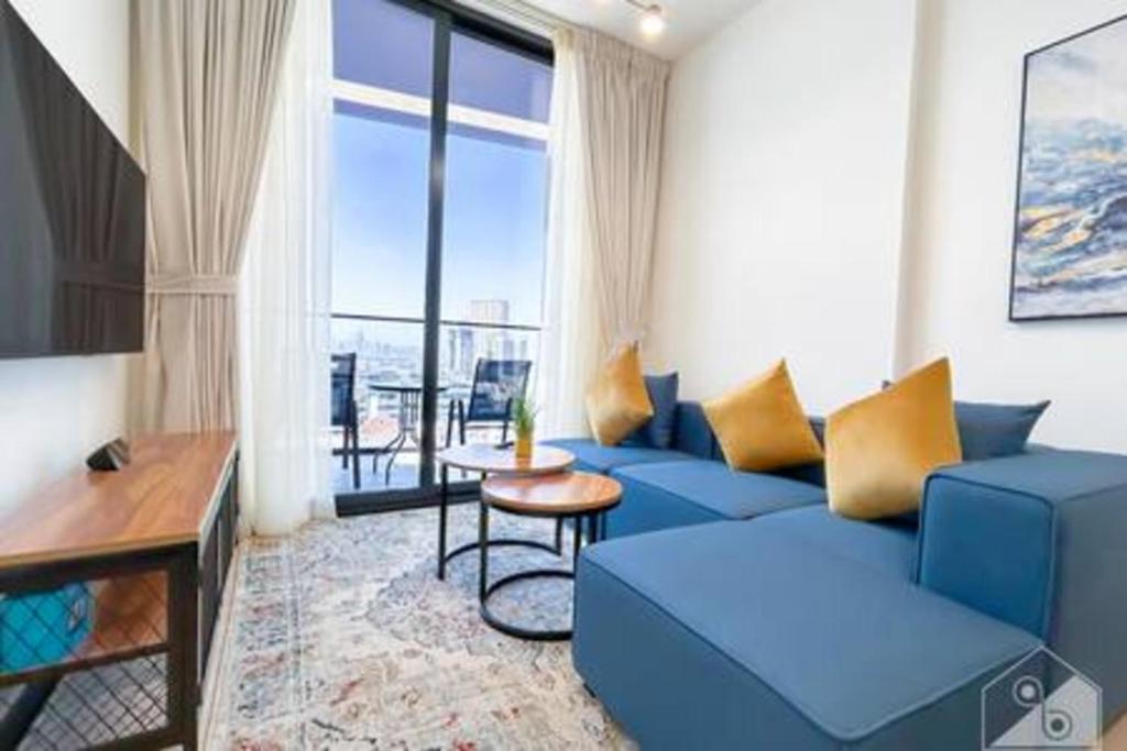 هتل واندرفول 1 بدروم اپت ویت بالکونی این جی وی سی دبی - Wonderful 1Bedroom Apt with balcony in JVC Dubai