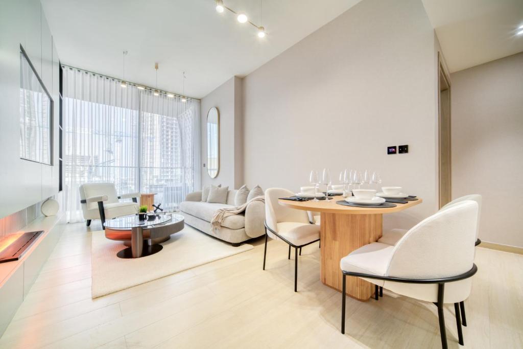 هتل پرایم‌استی - لاکژریس 3بی‌آر وید پریمیِر آمنیتی‌ز این جی‌وی‌سی - Primestay - Luxurious 3BR With Premier Amenities In JVC