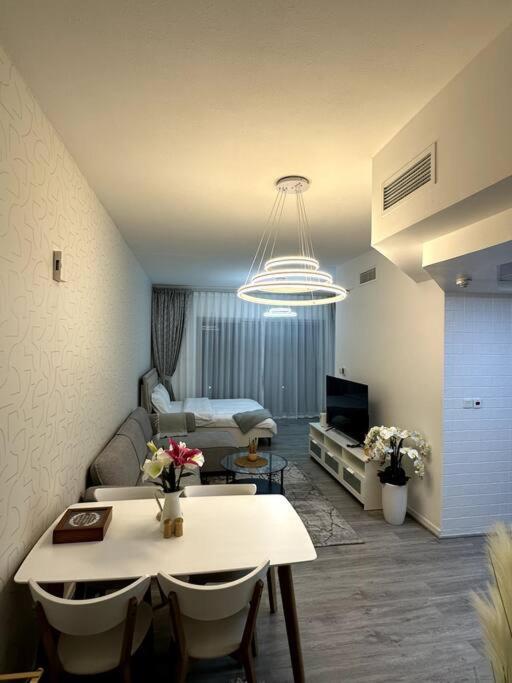 هتل دوبي مارينا - هیوج لاکچری استودیو آپارتمان - Dubai Marina - Huge Luxury Studio Apartment
