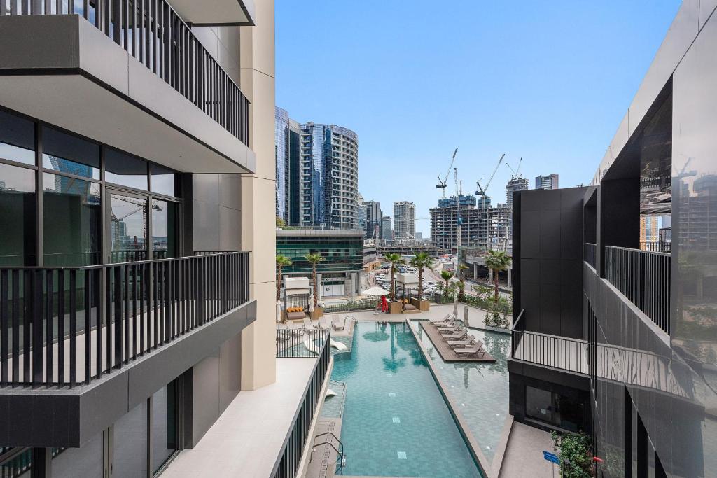 هتل وایک - استایلش برند نیو وان بیدروم ویت تراس - Vayk - Stylish Brand New One Bedroom with Terrace