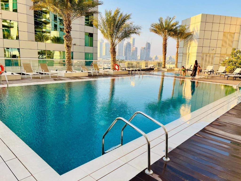 هتل نیر جی بی آر بیچ، بیوتیفول ویوز، تیستفولی فرنیشد - Near JBR Beach, Beautiful views, Tastefully furnished