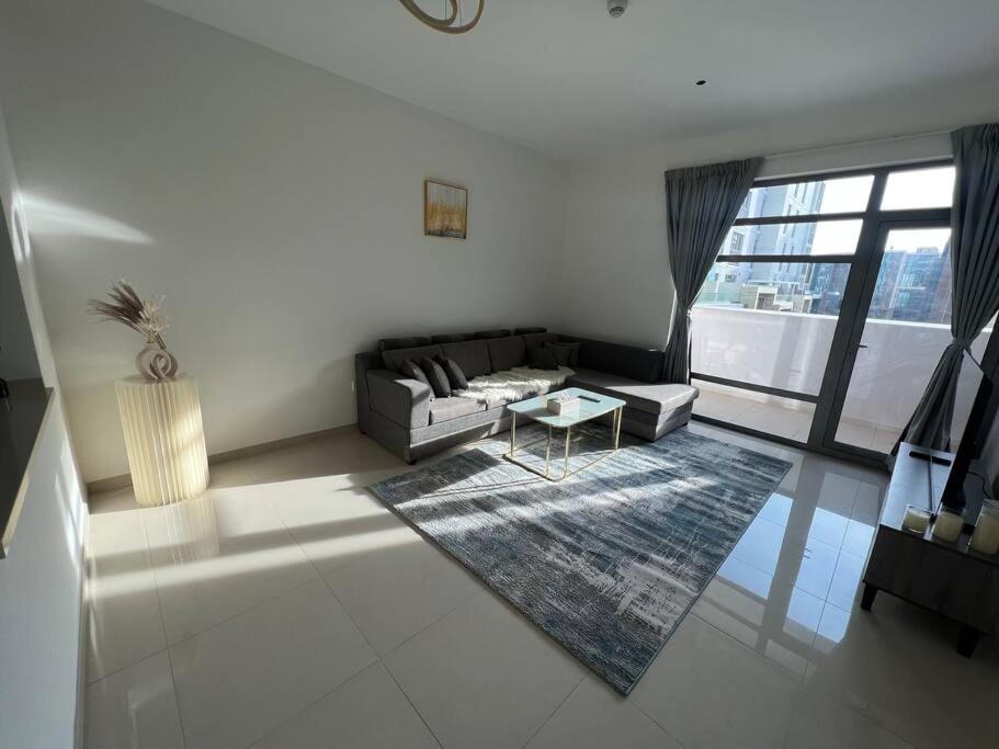 هتل کُزی بیوتیفل آپارتمان آل زاهیا مال Cozy beautiful apartment Al zahia mall