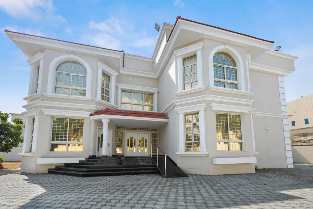 هتل لاکچری امیرات خصوصی ویلا این دوبی جمیرا Luxury Emirates Private Villa in Dubai Jumeirah
