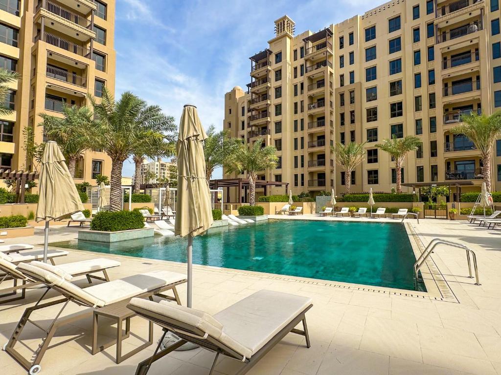 هتل اسپیشس 1بر وید سوئیمینگ پول - Spacious 1br With Swimming Pool
