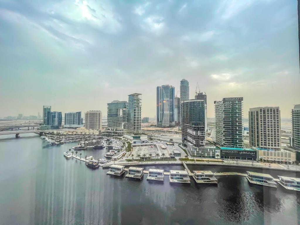 هتل کانال فیسینگ استودیو این واترز اج بیزنس بی دبی - ایزی تراک ویکیشن هومز - Canal Facing Studio in Waters Edge Business Bay Dubai - Ezytrac Vacation Homes