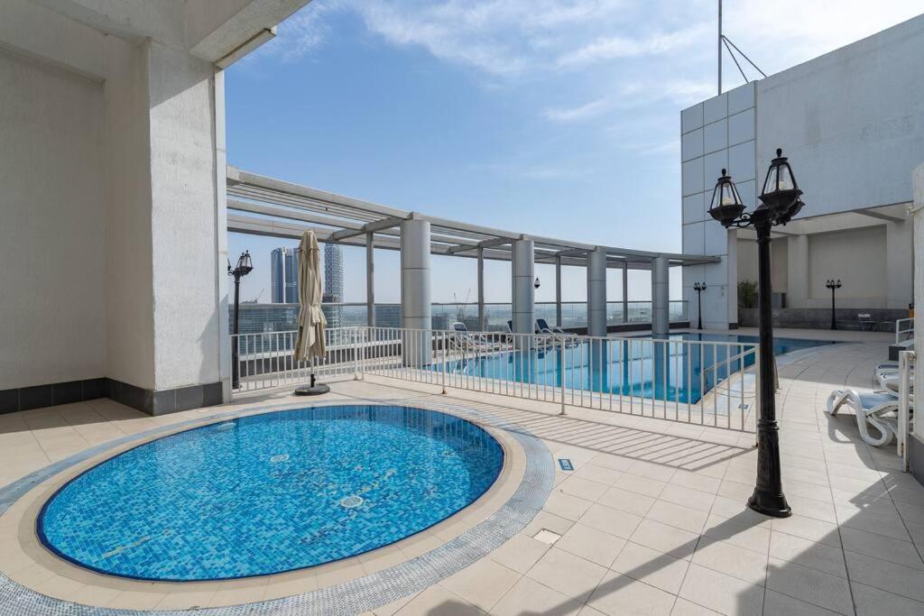 هتل سامر هایدووی! 1 بد، 10 مین واک تو دبی مال - Summer Hideaway! 1 Bed, 10-min walk to Dubai Mall