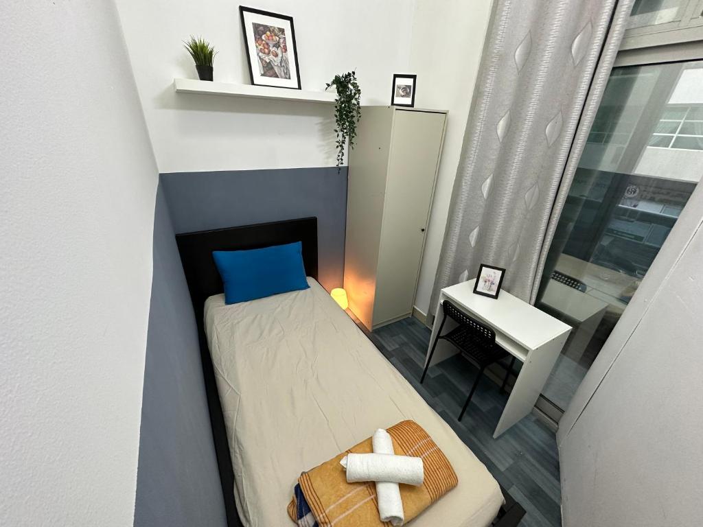 هتل پارتییشن روم 5 مینس تو مشرق مترو Partition Room 5 Mins to Mashreq Metro
