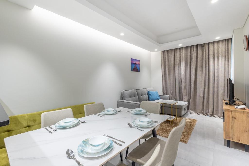 هتل سوپر هاست - کامفورت 1 بی آر سنتوریون اونیکس ریتریت ویت بالکونی - SuperHost - Comfort 1BR Centurion Onyx Retreat with Balcony
