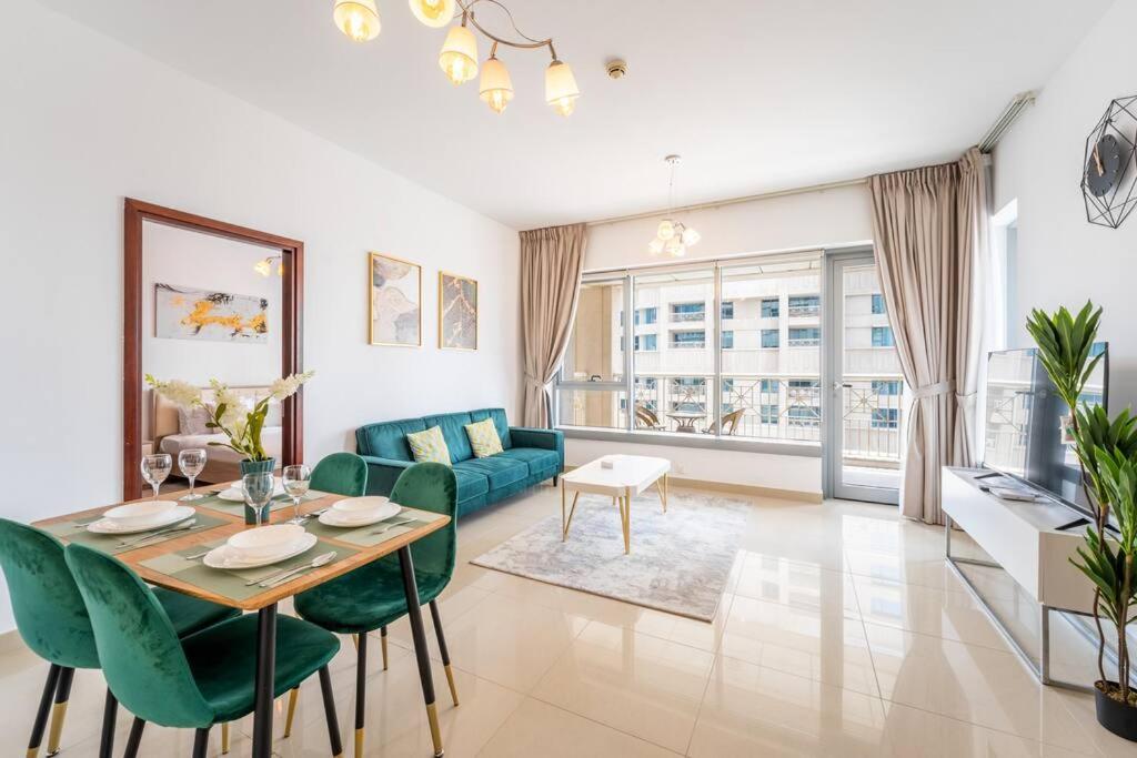 هتل وایبرنت 1 بیدروم این داون‌تاون نیئر بورج خلیفه - Vibrant 1 Bedroom in Downtown Near Burj Khalifa