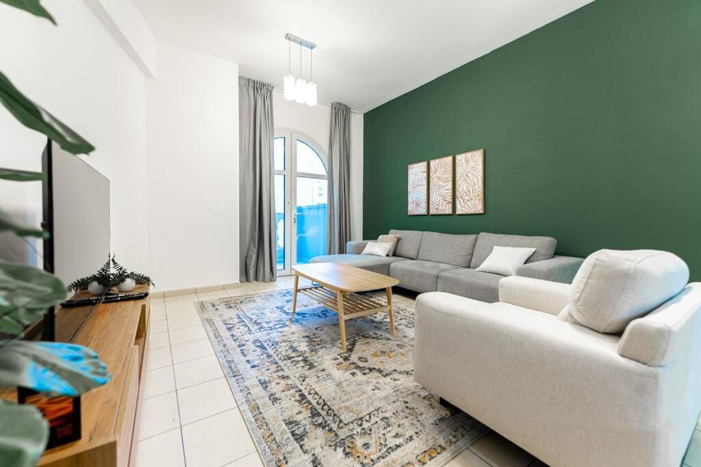 هتل دلاکس 1 بد آپارتمان این آتمن، جی‌وی‌سی - Deluxe 1 Bed Apartment in Autumn, JVC