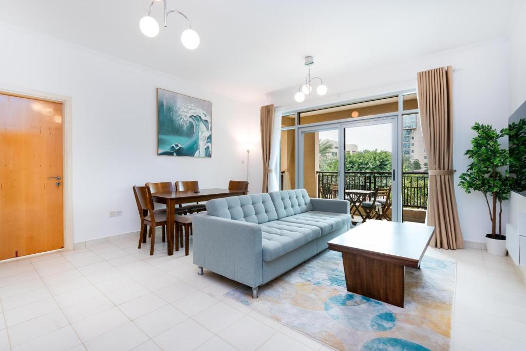 هتل لاکس بی‌ان‌بی آی توریا تاور آی لیک اند گاردن ویو - Lux BnB I Turia Tower I Lake & Garden View