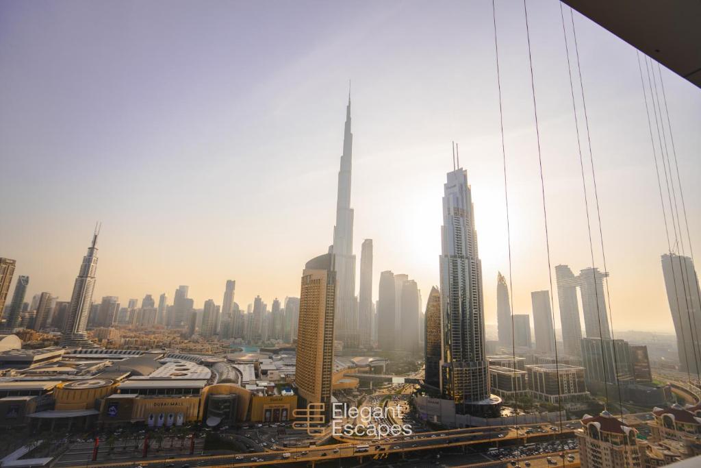 هتل اگلنت 2 بی آر آپت وید فول برج اند فونت ویوز - Elegant 2 BR Apt with Full Burj & Fountain Views