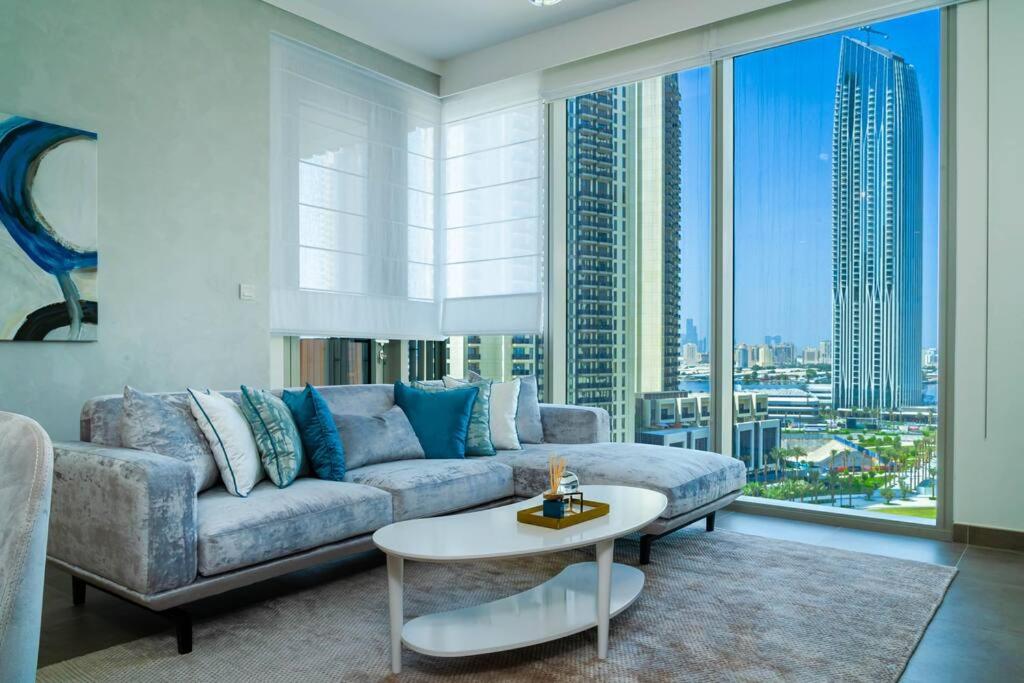 هتل استایلیش 2 بد کندو این کریک گیت تاور 1 - Stylish 2 Bed Condo in Creek Gate Tower 1