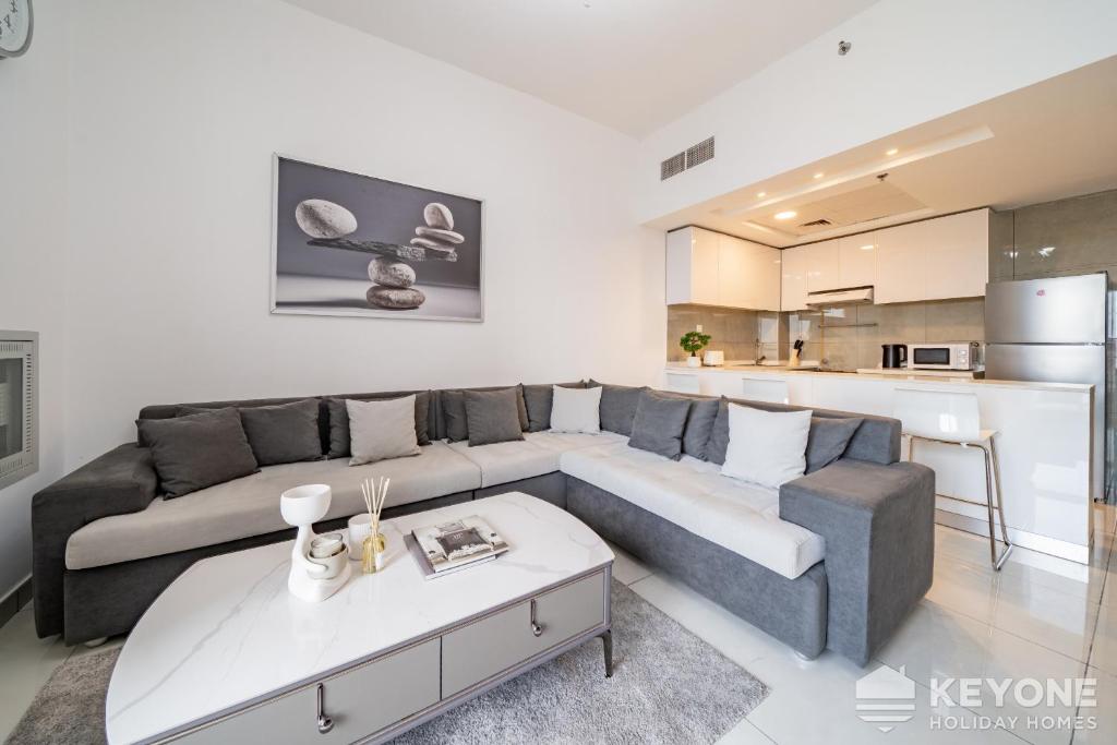 هتل برند نیو مدرن تو بیدروم بای د مترو - Brand New Modern Two Bedroom by The Metro