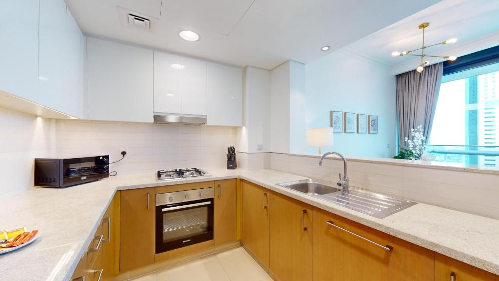 هتل لاکژریاس 1 بی دی اویسس - دایرکت اکسس تو دبی مال - Luxurious 1BD Oasis - Direct Access to Dubai Mall