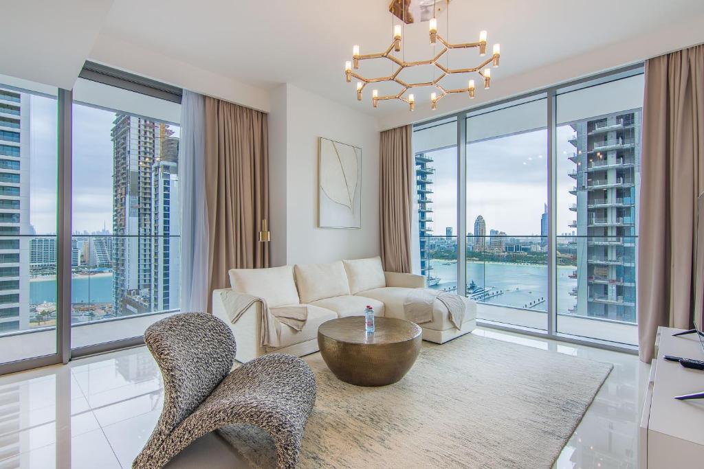 هتل لکس لیوینگ این بیچفرانت / 2 بی آر این دبی مارینا - Luxe Living in Beachfront / 2BR in Dubai Marina