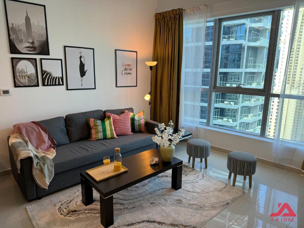 هتل لاولی ماری‌نا ویو 1 بی آر این بی سنترال تاور - Lovely Marina View 1BR in Bay Central Tower