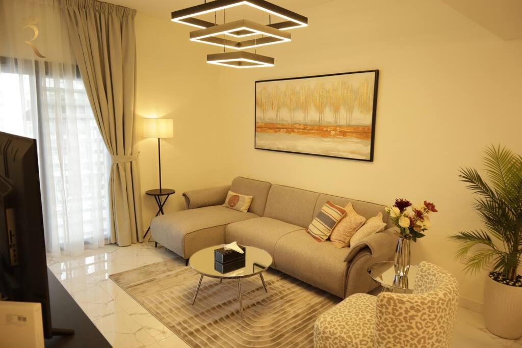 هتل امبر گلاو 2 بی آر آپارتمان ال رهاما - Amber Glow 2BR Apartment Al Raha