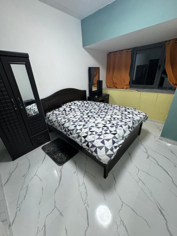 هتل استودیو نیر برج خلیفه (امیرات تاور مترو استیشن) - Studio near Burj khalifa (emirates tower metro station)