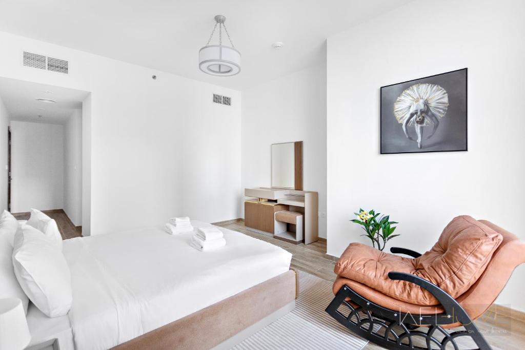 WelHome - Luxurious 2BR Apt at Noora Tower in Business Bay