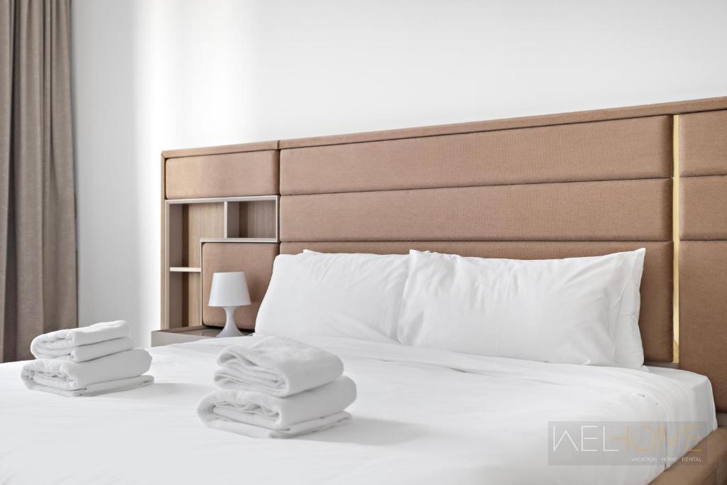 WelHome - Luxurious 2BR Apt at Noora Tower in Business Bay