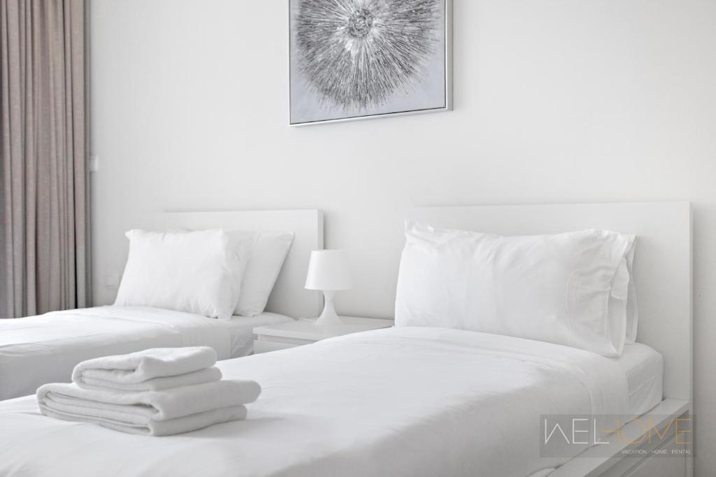 WelHome - Luxurious 2BR Apt at Noora Tower in Business Bay