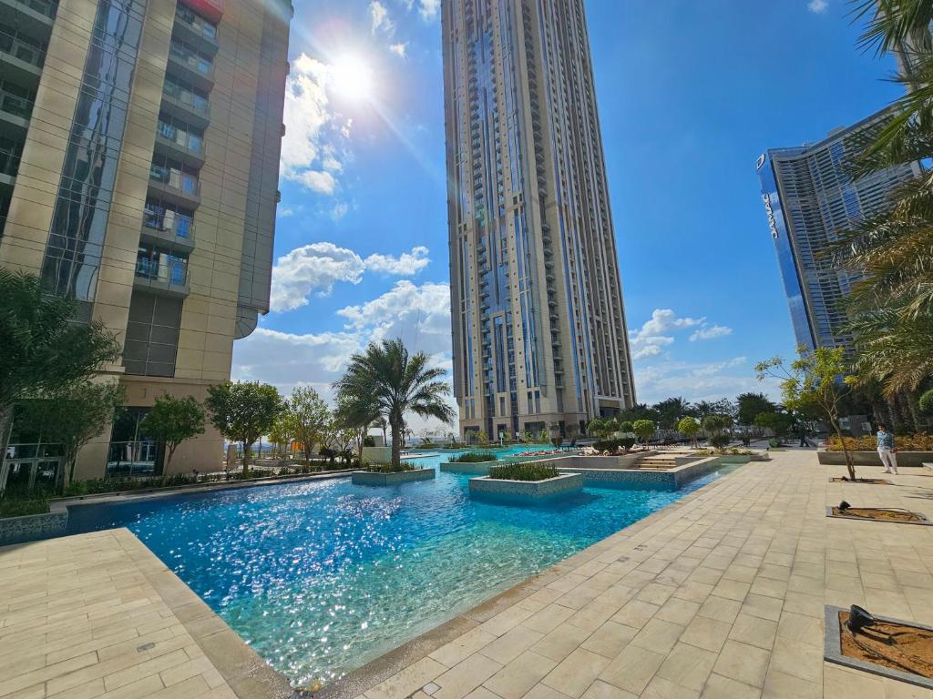 WelHome - Luxurious 2BR Apt at Noora Tower in Business Bay