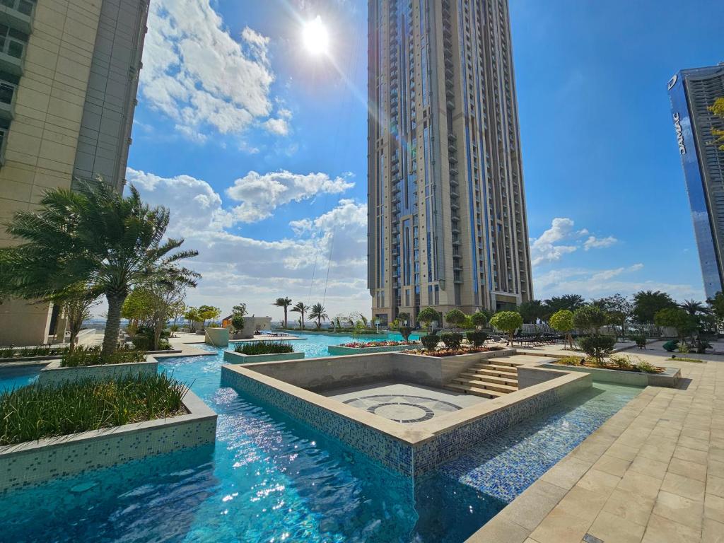 WelHome - Luxurious 2BR Apt at Noora Tower in Business Bay