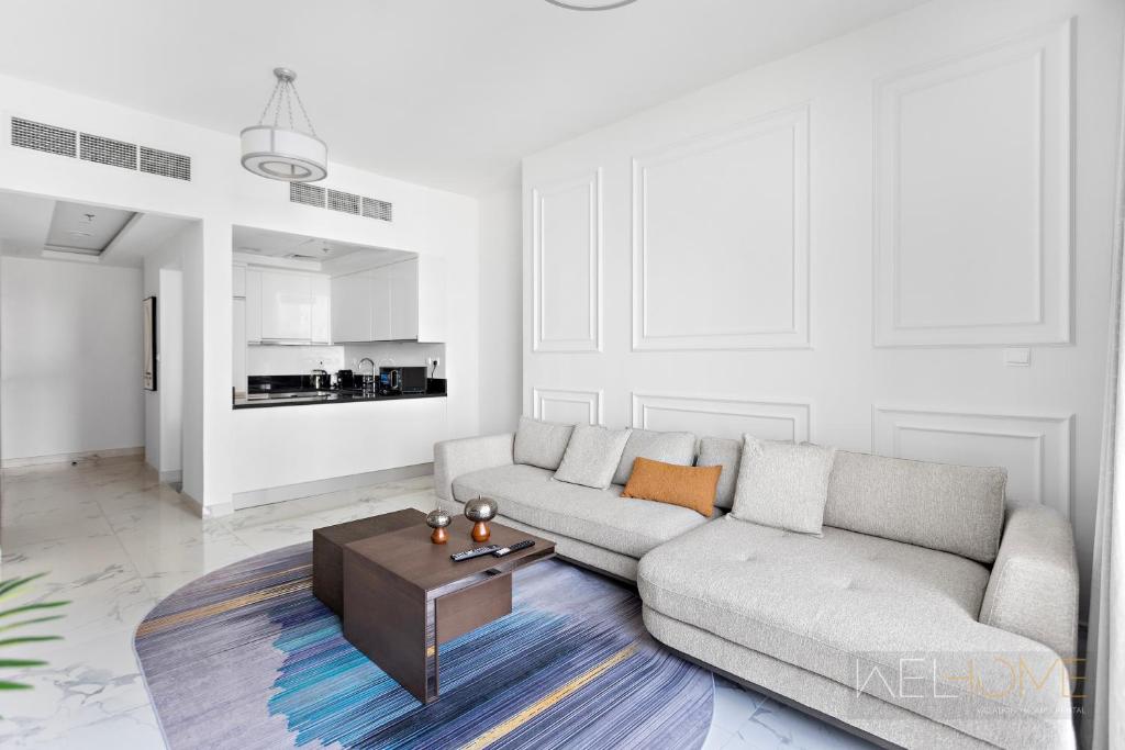 WelHome - Luxurious 2BR Apt at Noora Tower in Business Bay