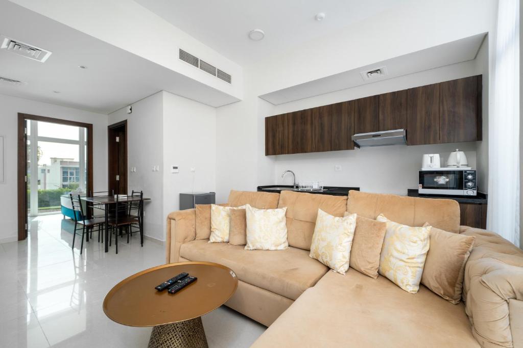 ALH Vacay - 1 bedroom with Study Room in DAMAC Hills 2