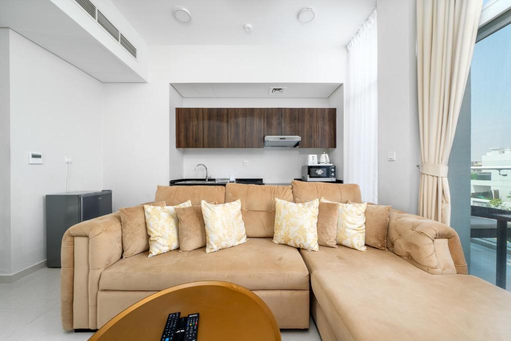 ALH Vacay - 1 bedroom with Study Room in DAMAC Hills 2