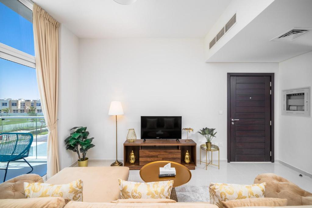 ALH Vacay - 1 bedroom with Study Room in DAMAC Hills 2