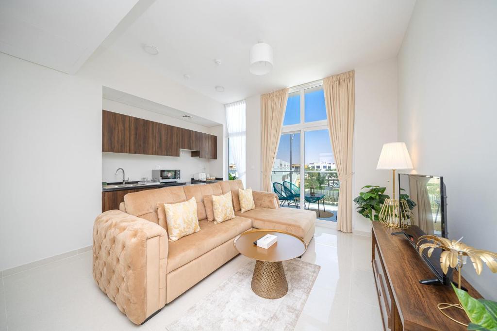 ALH Vacay - 1 bedroom with Study Room in DAMAC Hills 2