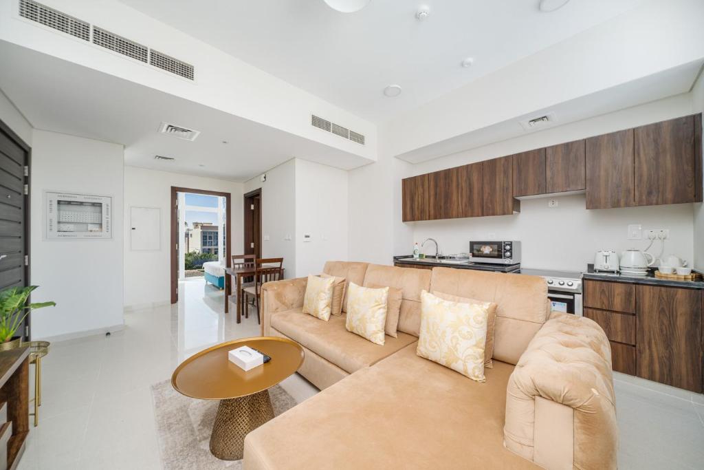 ALH Vacay - 1 bedroom with Study Room in DAMAC Hills 2